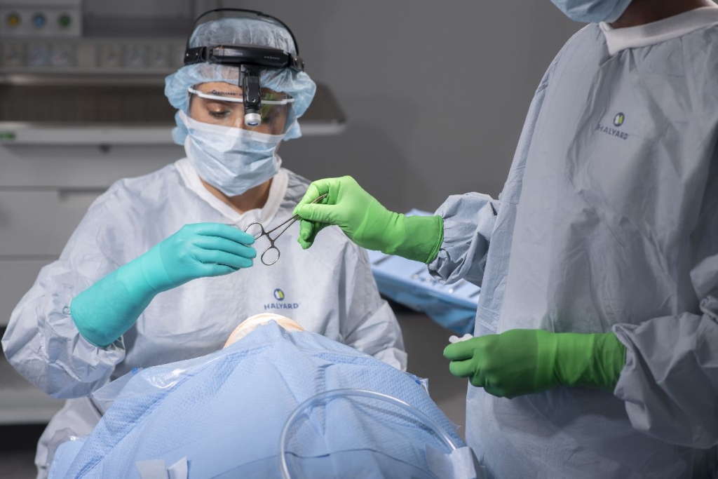 Surgical Gloves with Maximum Protection & Comfort HALYARD