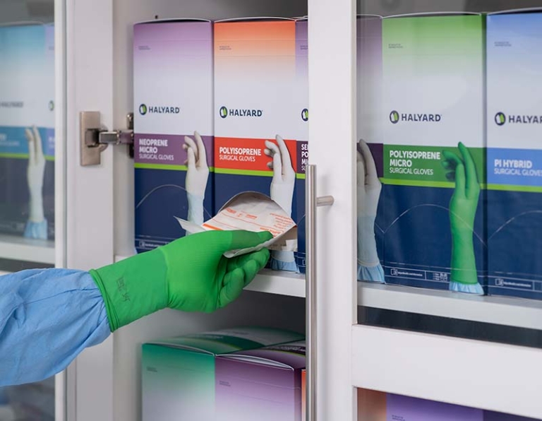 Surgical Gloves with Maximum Protection & Comfort HALYARD