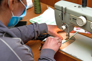 Coser máscaras de bricolage